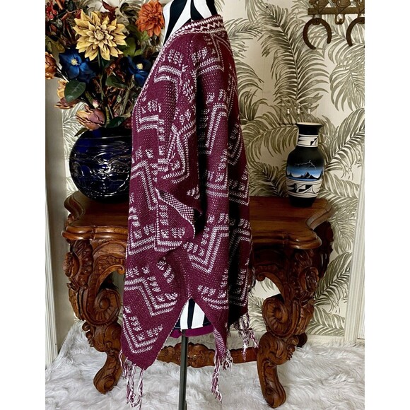 Fresh Fringed Zig Zag Shawl Poncho Wrap Sz Large Southwestern Boho Chic Burgundy - Picture 4 of 6